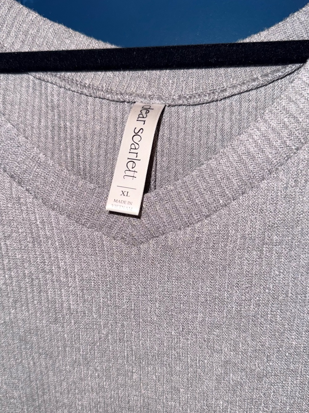 Dear Scarlett Dolman Batwing Style Light Gray V-Neck Women's Sweater, XL - Picture 2 of 4